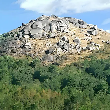 Elegant With Panoramic Views In Caniçada
