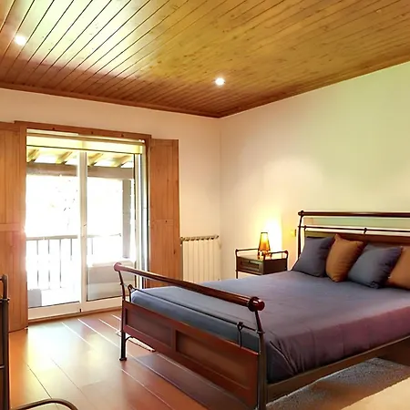 Elegant With Panoramic Views In Caniçada