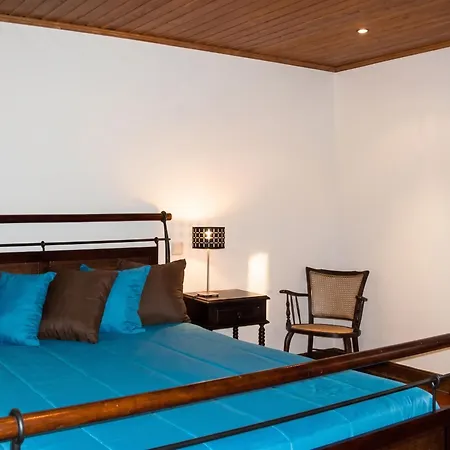 Elegant With Panoramic Views In Caniçada