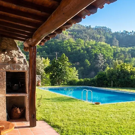 Villa Elegant With Panoramic Views In Caniçada