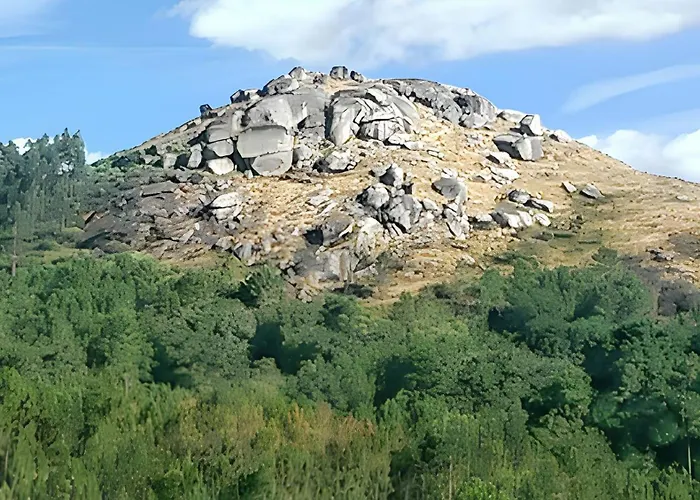 Elegant With Panoramic Views In Caniçada